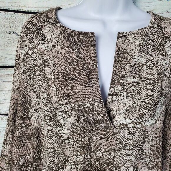 DR2 by Daniel Rainn Women’s XL Snake Print Blouse Brown Beige V-Neck Tunic Top - Picture 2 of 7